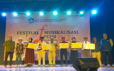 SMA Negeri 1 Sumber Jaya Lambar dan SMA Al Kaustar Wakili Lampung Pada Ajang Festival Musikalisasi Puisi ke Tingkat Nasional